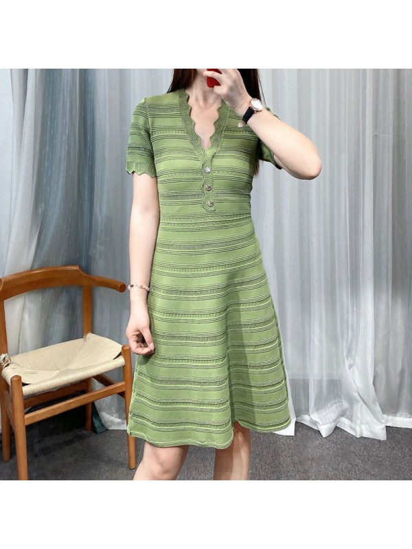 S Family's New Hollow Out High End Green Skirt V-Neck Knitted Dress French Summer Women's Design Feels Small And Luxury
